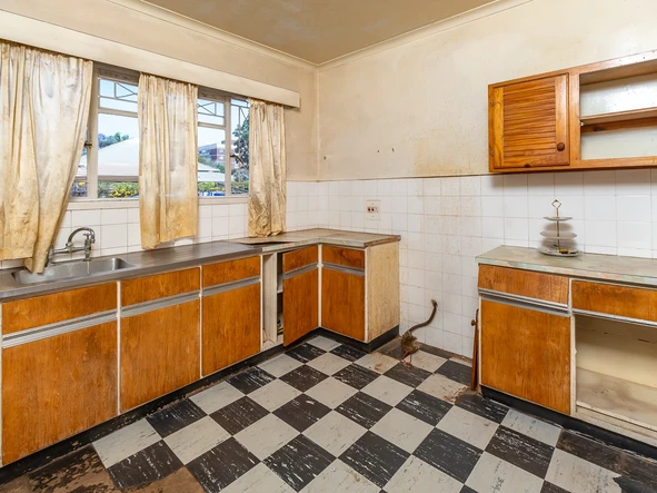 2 Bedroom Flat & Apartment