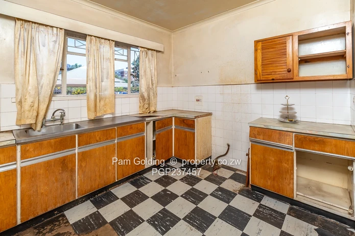 2 Bedroom Duplex with a garden (Sole Mandate)