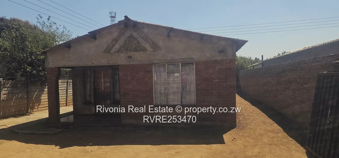 Spacious 4-Bed Home with Borehole in Budiriro