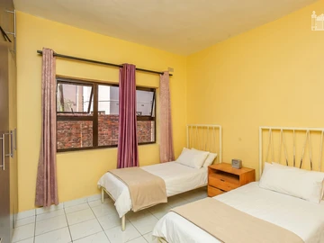 5 Bedroom Flat & Apartment