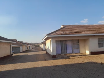 2 Bedroom Flat & Apartment