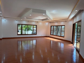 8 Bedroom House