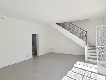 Versatile Office/retail space to let in Avondale