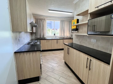 3 Bedroom Flat & Apartment