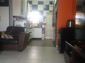 2 Bedroom Flat & Apartment