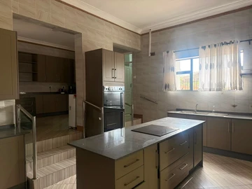 6 Bedroom House