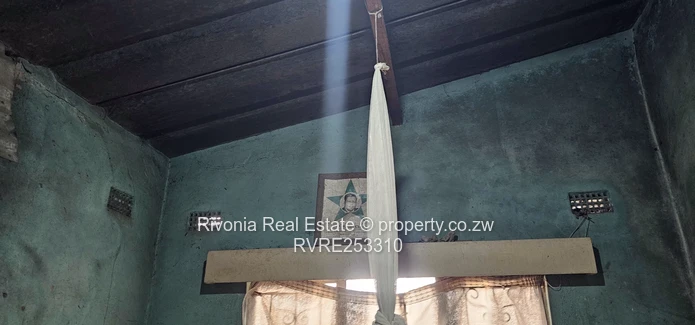 4-Bed Fixer-Upper with Borehole in Glen View