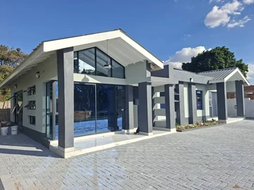 4 Bedroom Flat & Apartment