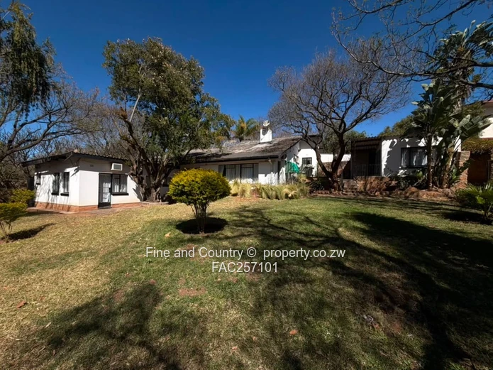 Hillside 5-Bed Home in Brilliant Location