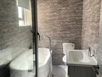 3 Bedroom Flat & Apartment