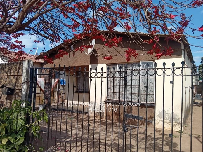 Sunlit 4-Bed Home in Warren Park D- Borehole (Sole Mandate)