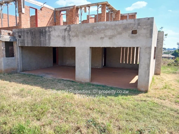 Incomplete 7 bedroomed house in Gletwin 