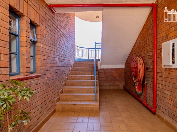 2 Bedroom Flat & Apartment