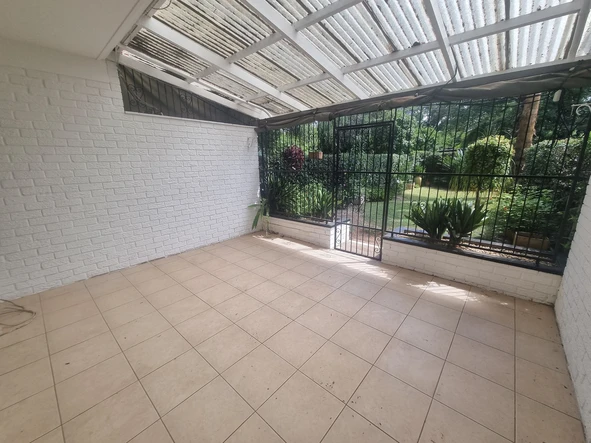 2 Bedroom Flat & Apartment