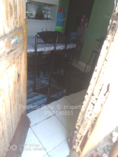 5-Bedroom Home for Sale in Glen View, Harare with Lush Garden & Fitted Kitchen