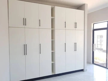 3 Bedroom Flat & Apartment