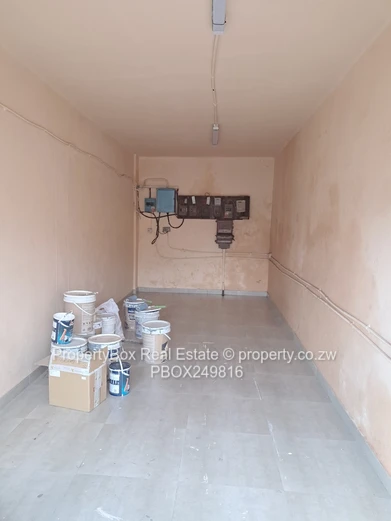 Workshop/Warehouse/Shop along Rotten Row Opposite Colcom for rent!