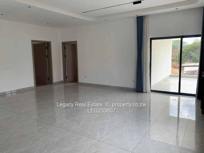 Pomona Luxurious 5-Bedroom Townhouse for Sale