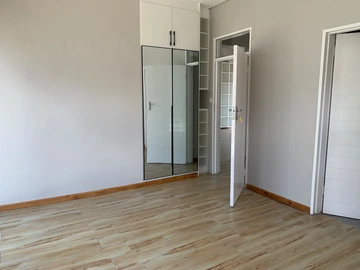3 Bedroom Flat & Apartment