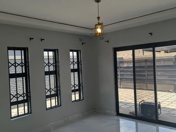 2 Bedroom Flat & Apartment