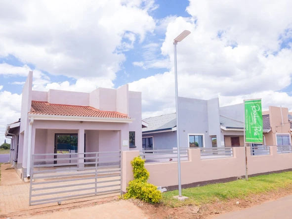 2 Bedroom Flat & Apartment