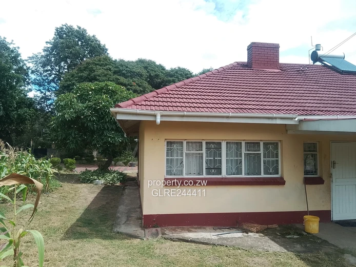 Red-roofed 3-bed Waterfalls Home on 3200m² — Borehole & Veranda
