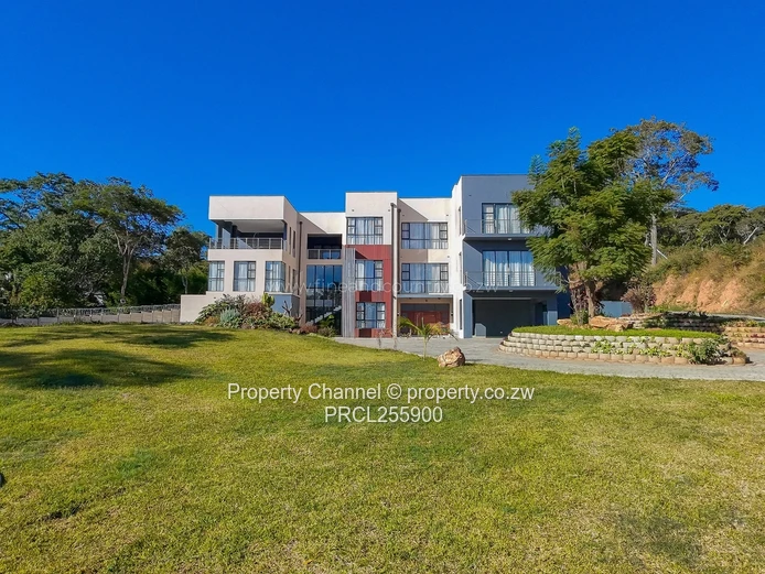 Sunlit 5-Bed Umwinsidale Home with Marble Floors