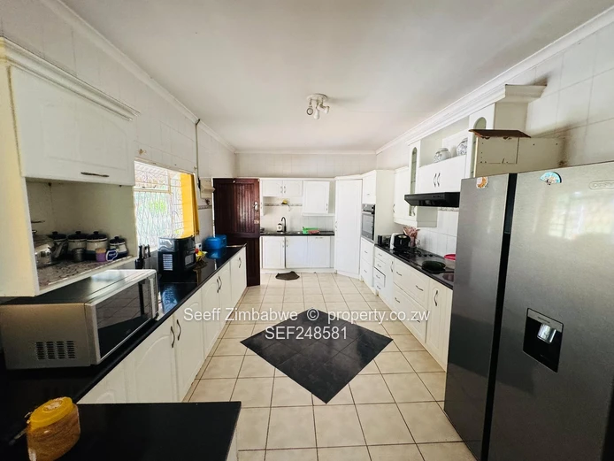 Prime Rolf Valley: Massive 7-Bedroom Property with High-Yield Potential