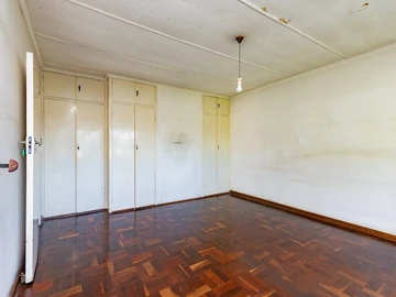 3 Bedroom Flat & Apartment