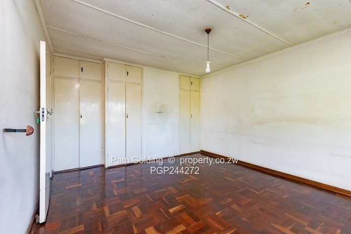 3 Bedroom Duplex Flat for Sale in Eastlea