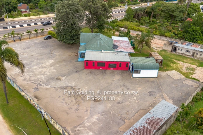 Commercial building for sale