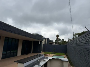 4 Bedroom Flat & Apartment