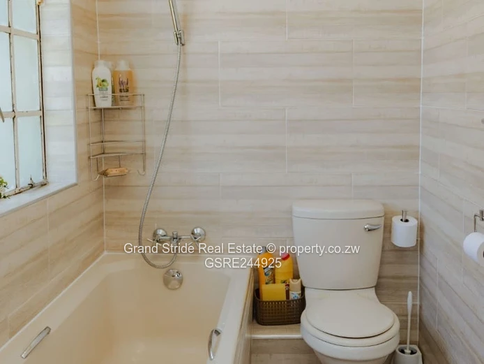 Immaculate House To Let In Helensvale