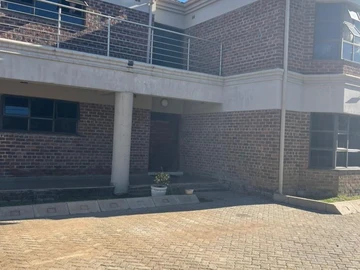 3 Bedroom Flat & Apartment