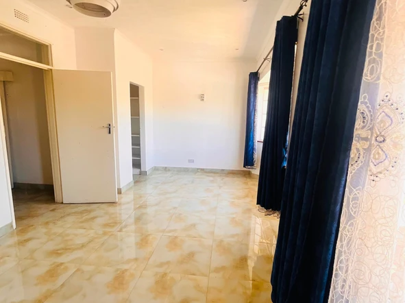 2 Bedroom Flat & Apartment