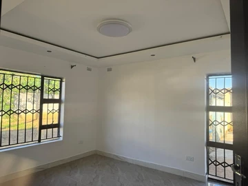 3 Bedroom Flat & Apartment