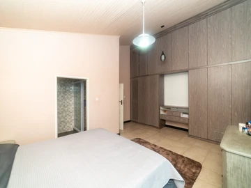 3 Bedroom Flat & Apartment