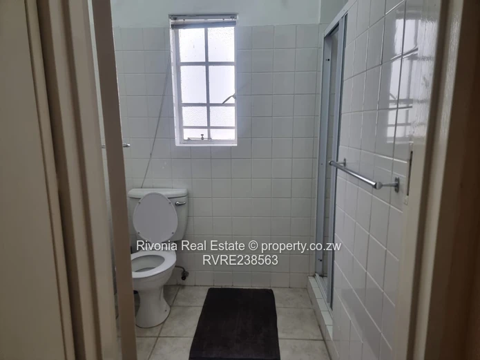 3 Beds Helensvale ,fully furnished garden flat to let 