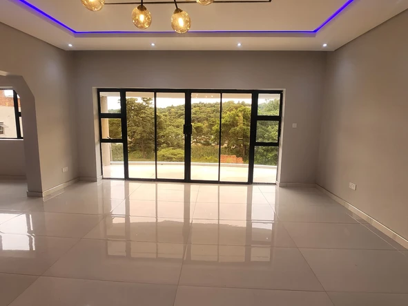 4 Bedroom Flat & Apartment