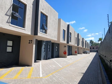 2 Bedroom Flat & Apartment