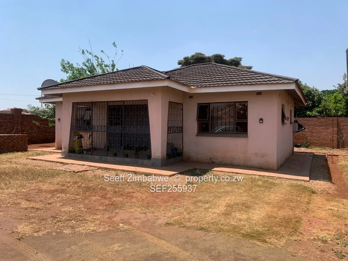Spacious 3-Bed Cottage on 2040m² with Borehole in Gletwin Park, Harare North