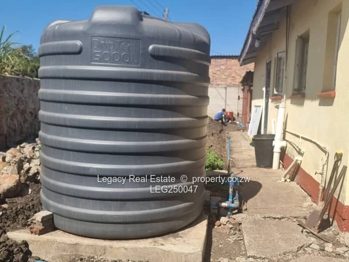 Sunny 2-Bed Cottage in Marlborough, Harare West — Borehole