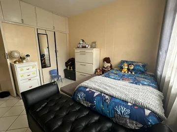 2 Bedroom Flat & Apartment