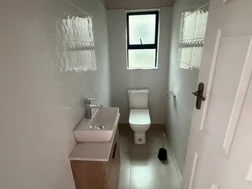 3 Bedroom Flat & Apartment