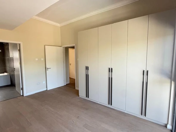 3 Bedroom Flat & Apartment