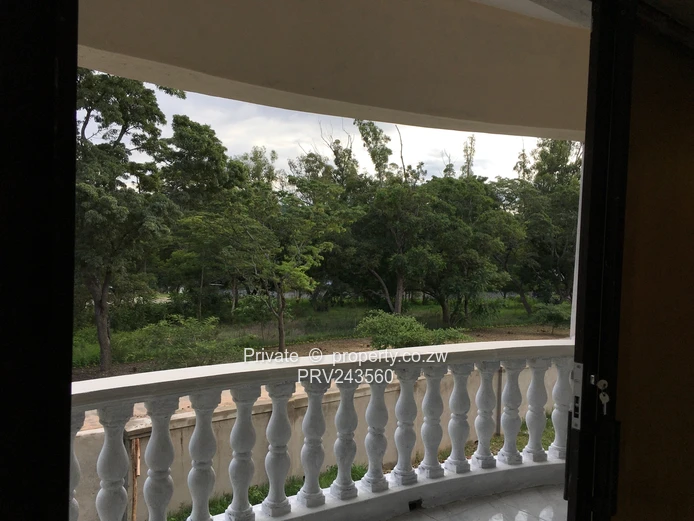 Glen Lorne 3 Bedroomed Flat