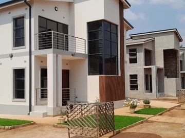 4 Bedroom Flat & Apartment