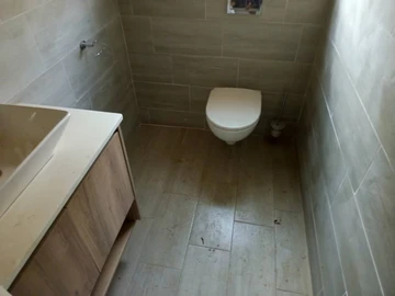 4 Bedroom Flat & Apartment