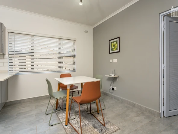 2 Bedroom Flat & Apartment