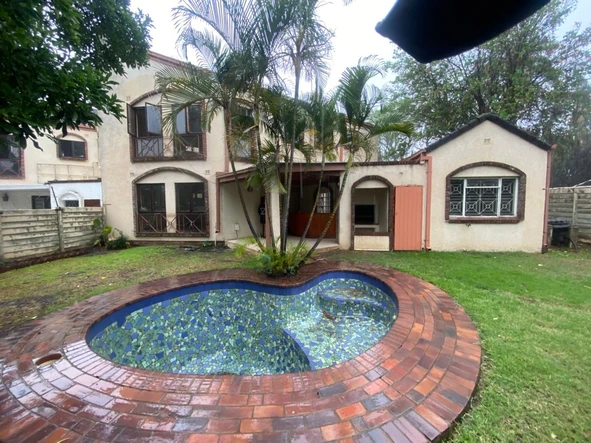 3 Bedroom Flat & Apartment